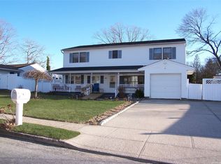 42 Woodlawn Ave, Selden, NY 11784
