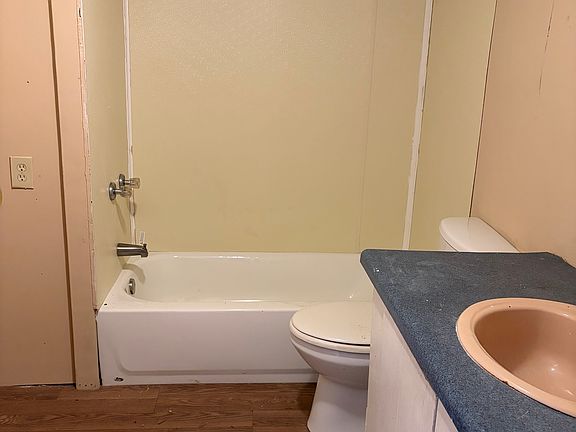 4th image of 4635 Waverly Way #1