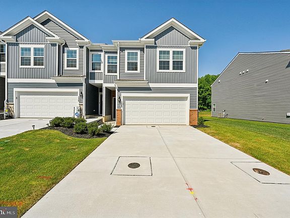 3rd image of 1709 Carver Cir