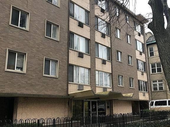 2nd image of 539 W Stratford Pl APT 502