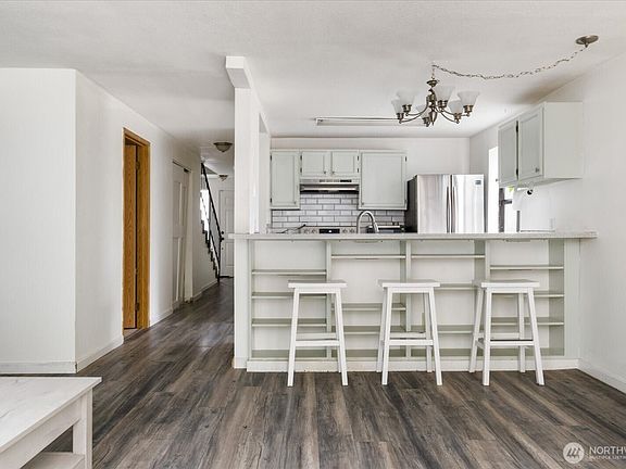 5th image of 690 NW Atalanta Way #B1