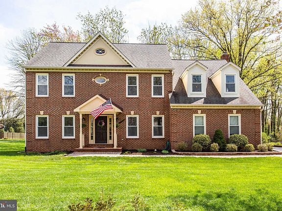 2nd image of 10039 Oakton Dr