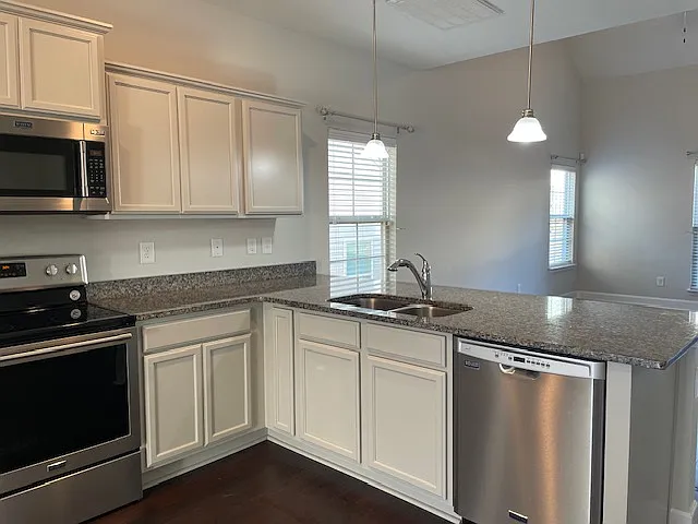 2022 Abbingdon Way — Photo 10
