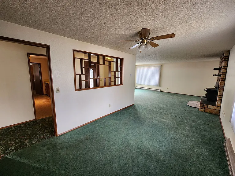 2412 Eureka Ave — Photo 7
