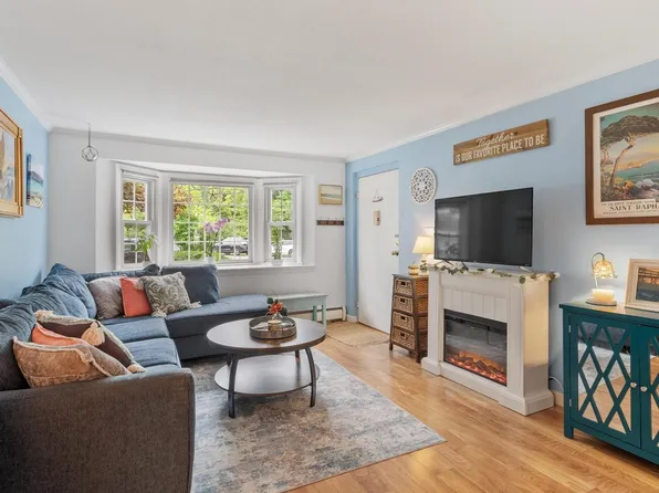 20-20B Washington Park Dr #6, Andover, MA 01810