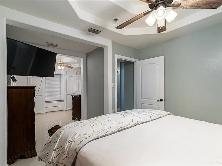 1510 Arboledas Dr — Photo 7