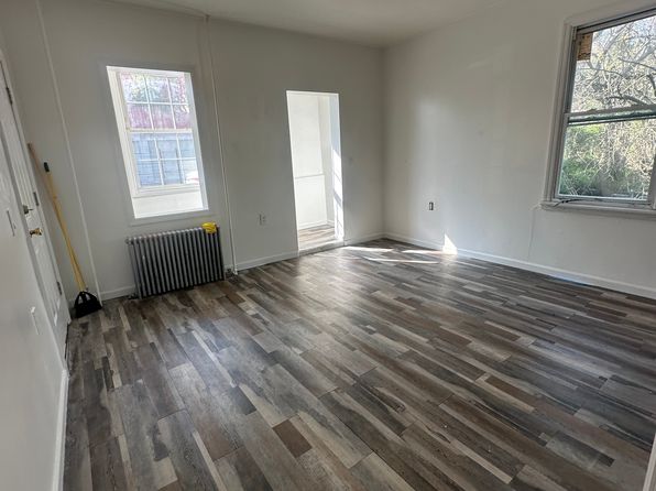 254 Edwards Pl FLOOR 2