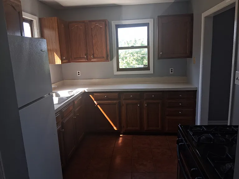 32 Parkway Ave — Photo 9