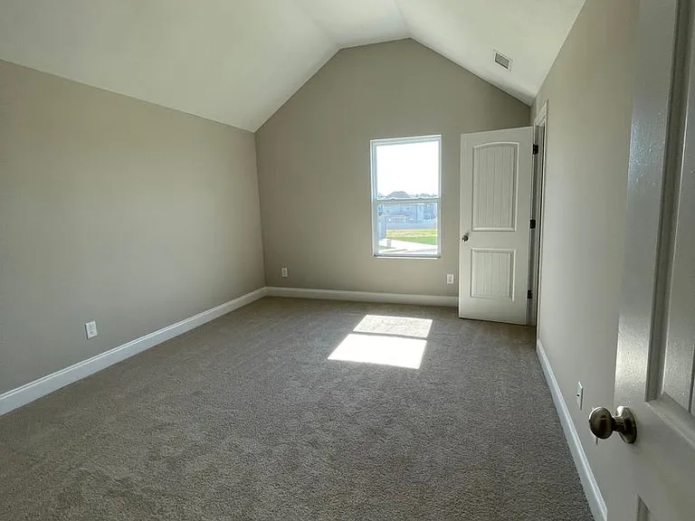 2255 Viking Ct — Photo 16