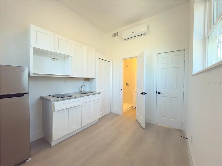 401 E Columbus Dr #4 — Photo 4
