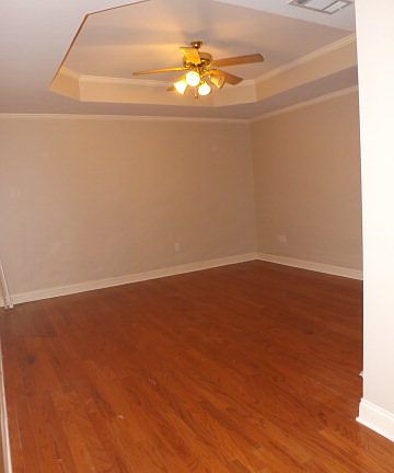 4th image of 1015 Rebecca Dr