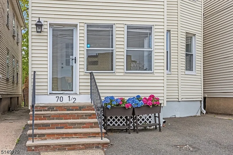 2 bed, 1.0 bath, $2,850 — Photo 3