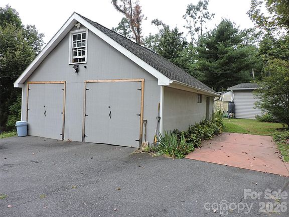 5th image of 74 Vaughn Rd