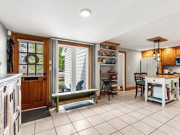 5th image of 119 Russell St