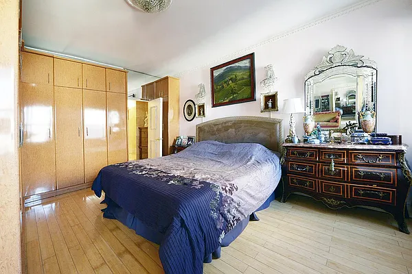 Sold by A & I Broadway | media 30