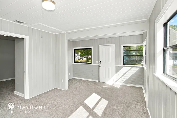 3 bed, 1.0 bath, 1050 sqft, $2,245 — Photo 4