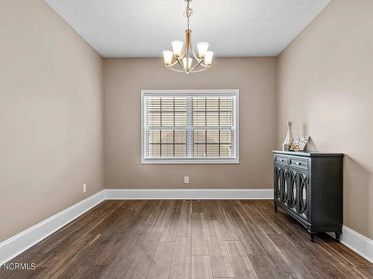160 Argyll Ave — Photo 14
