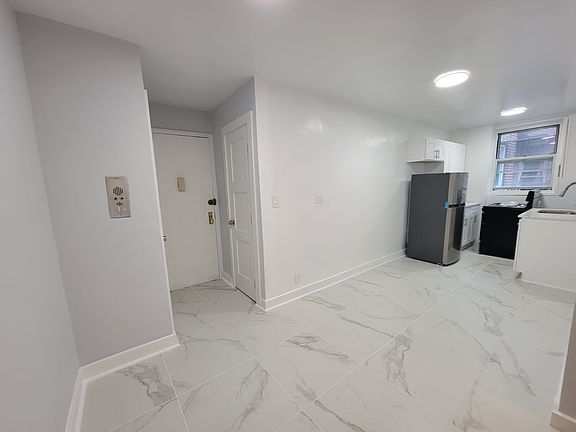 3rd image of 1730 E 14th St APT 5C