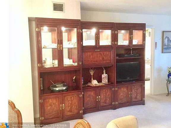 5th image of 400 SE 10th St APT 208