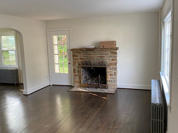 5th image of 149 Westminster Pike