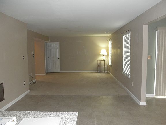 3rd image of 500 Toledo Ct
