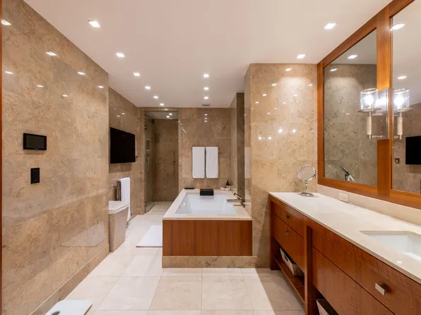 100 Riverside Boulevard image 10 of 15