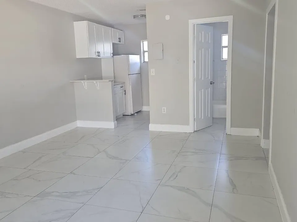 616 NW 5th Ave #2
