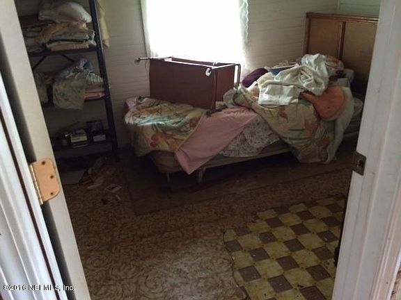 2826 Peters St bedroom 1