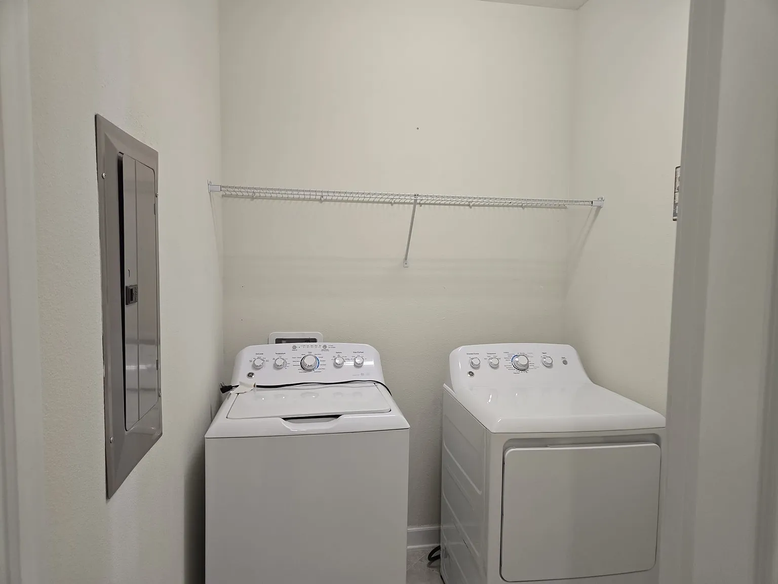 3 bed, 2025 sqft, $2,150 — Photo 2