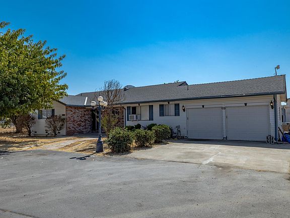 4th image of 13900 E Harney Ln