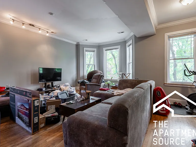 1314 W Roscoe St #2 — Photo 1