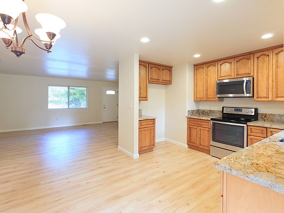 3rd image of 12446 Torrey Pines Dr
