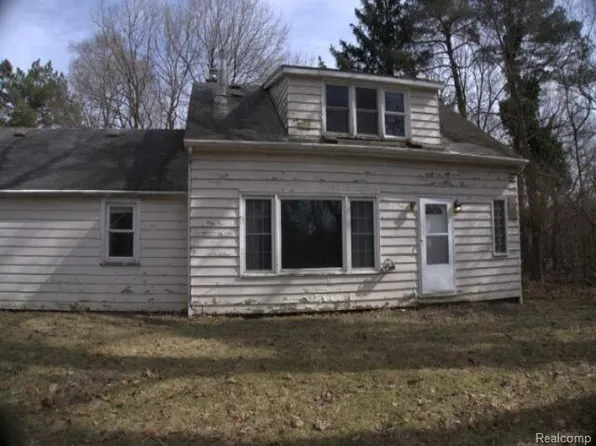 402 Searles Ave, Benton Harbor, MI 49022