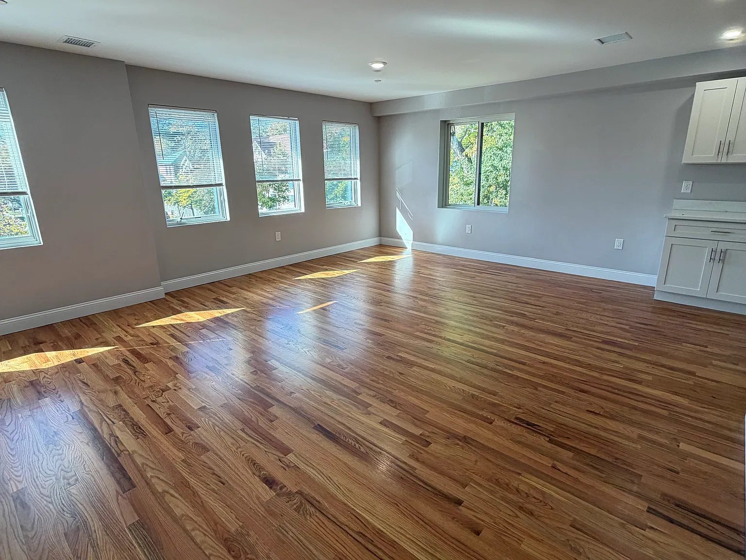 2 bed, 1.5 bath, 1125 sqft, $3,200 — Photo 3
