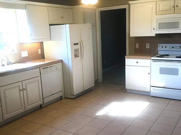 667 N Meadowlands Dr — Photo 3