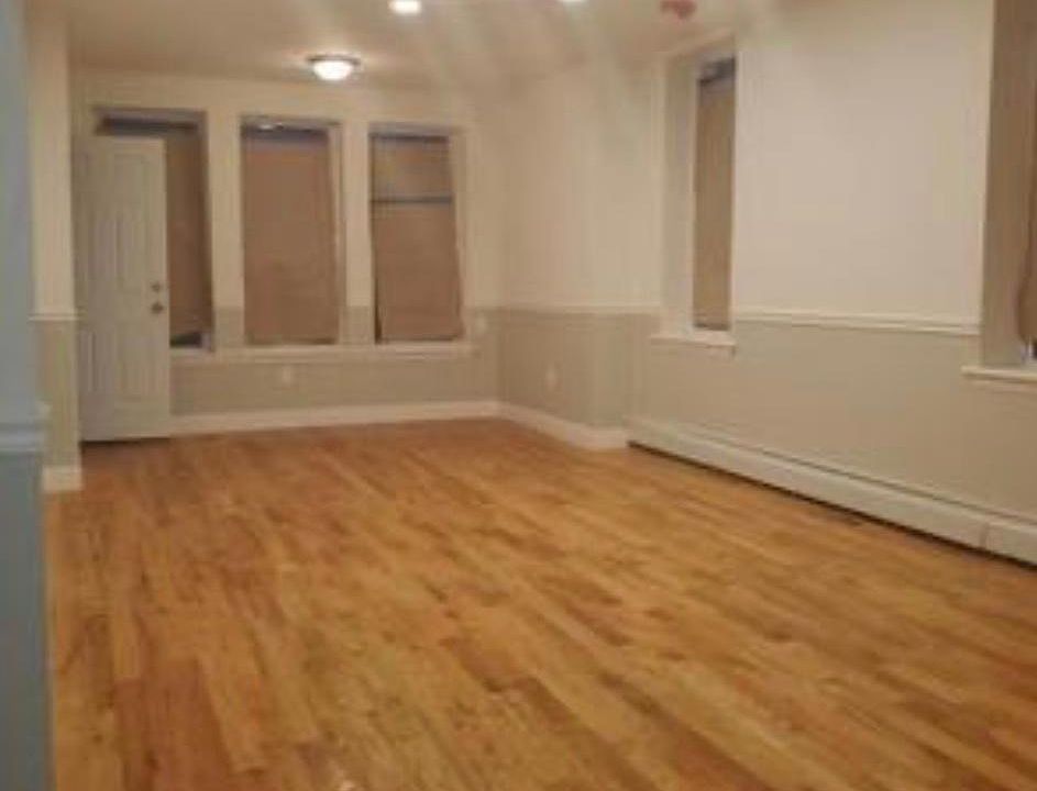 2nd image of 653 E 220th St