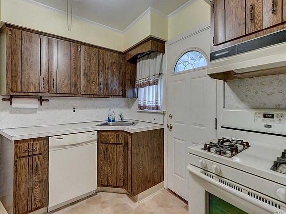 3rd image of 417 Central Blvd