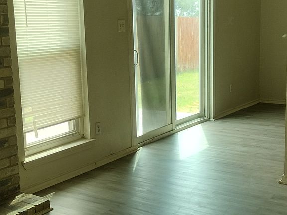 3rd image of 1305 Westway Dr