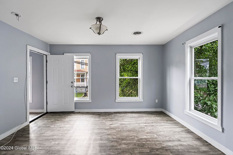 4th image of 21 W Sunnyside Way