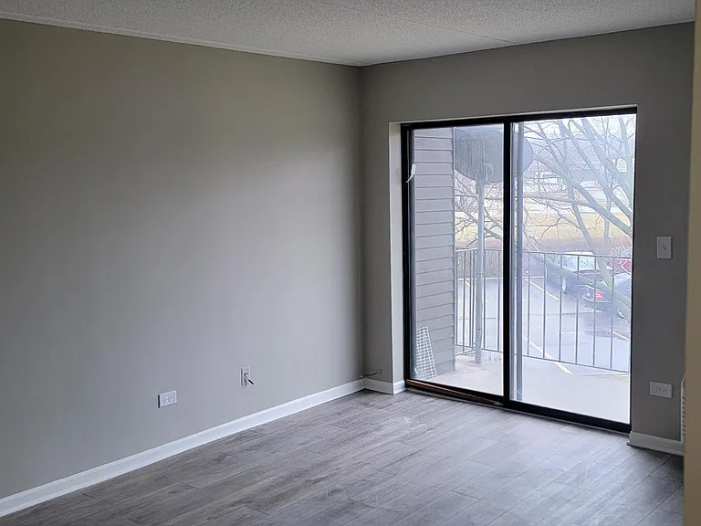 5600 Astor Ln #203 — Photo 2