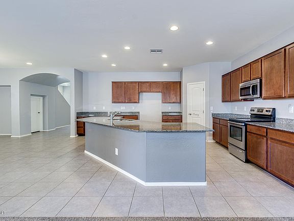 2nd image of 1352 E Palomino Way