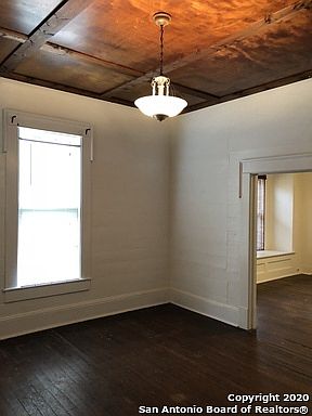 5th image of 215 Mason St
