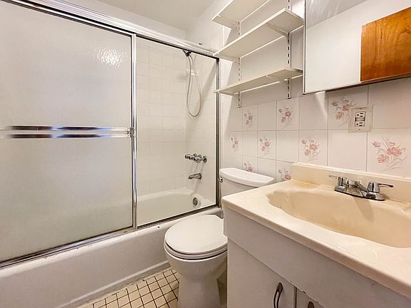 5th image of 226 4th Ave APT 2