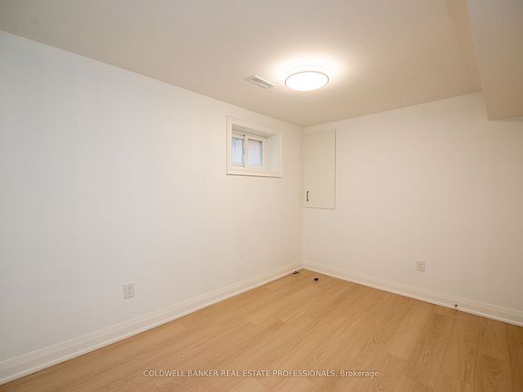 4th image of 8 Nootka Cres