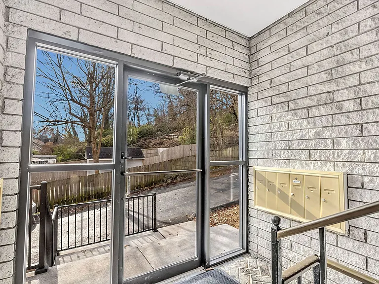 Delta Bend Apartments in Mount Lookout — Photo 11