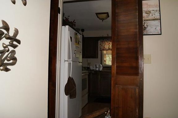 4th image of 253 Mary Dr