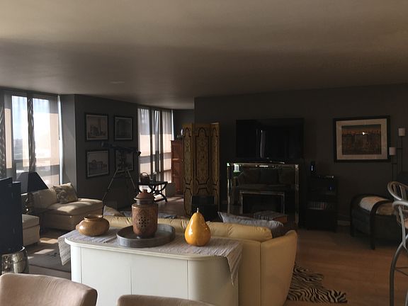 2nd image of 5471 S Hyde Park Blvd APT 11A