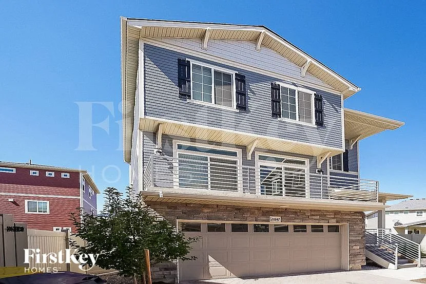 3 bed, 2.5 bath, 2300 sqft, $3,615 — Photo 2