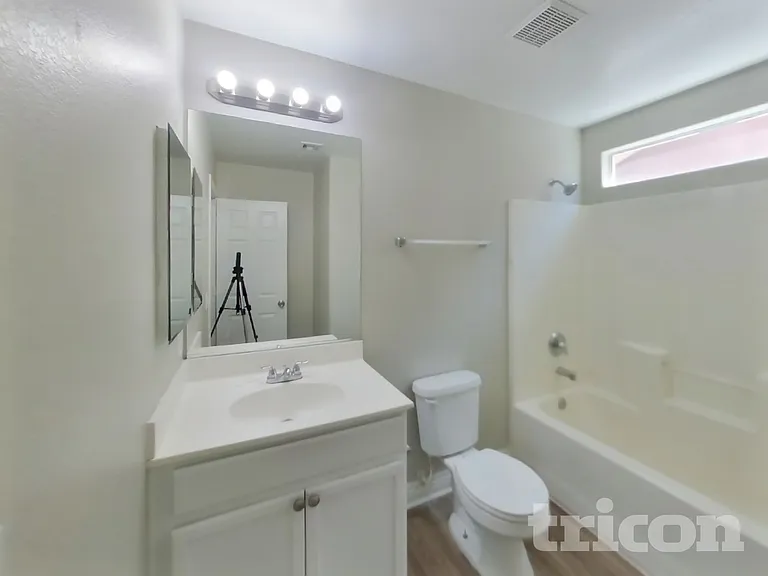 9827 Spinnaker Creek Ave — Photo 11