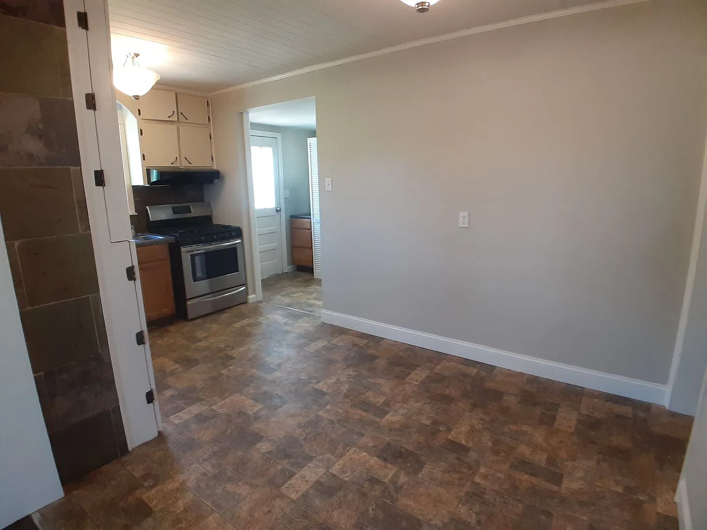 Fairlawn, 3 Bedroom, Available Oct. 16 2026 — Photo 4